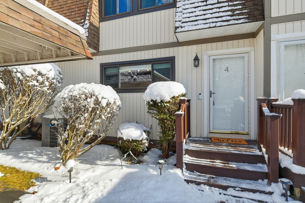 4 Pebblestone Circle, Unit 4 Suffield, CT 06078 - Photo 2 of 38