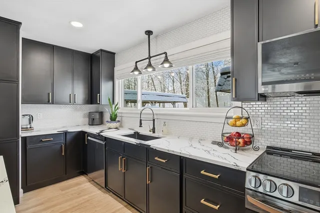 $350,000 | 4 Pebblestone Circle, Unit 4, Suffield, CT 06078