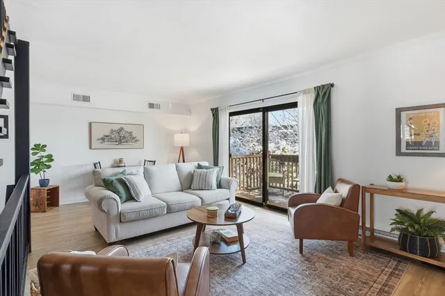 $350,000 | 4 Pebblestone Circle, Unit 4, Suffield, CT 06078