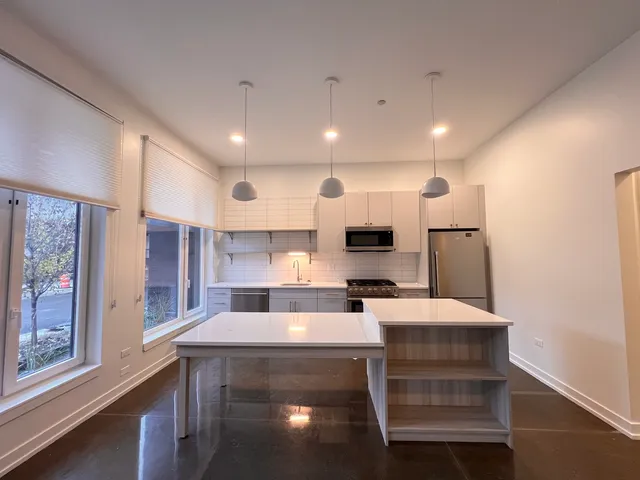 $3,750 | 1131 West Winona Street, Unit 104, Chicago, IL 60640