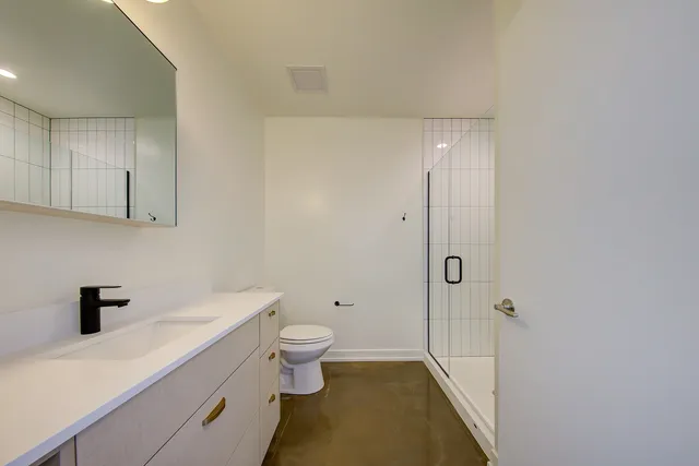 $3,750 | 1131 West Winona Street, Unit 104, Chicago, IL 60640