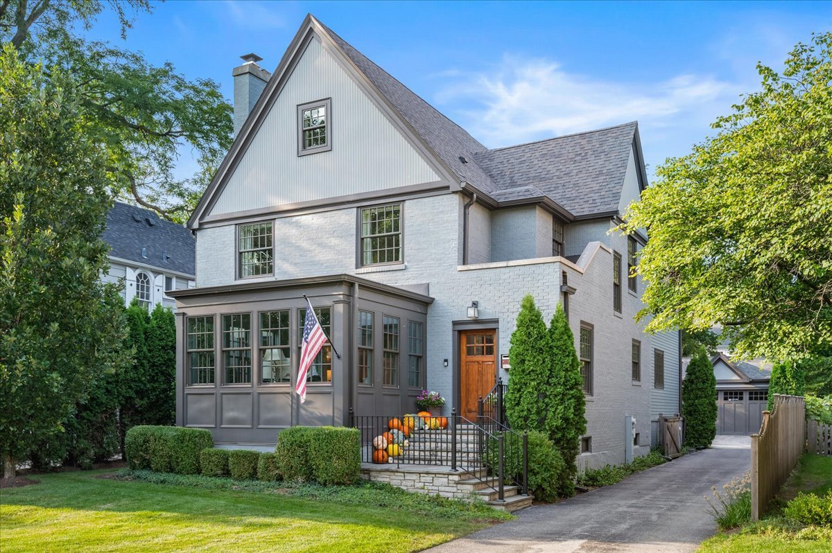 1503 Edgewood Lane Winnetka, IL 60093 - Photo 2 of 46 a front view of a house with garden