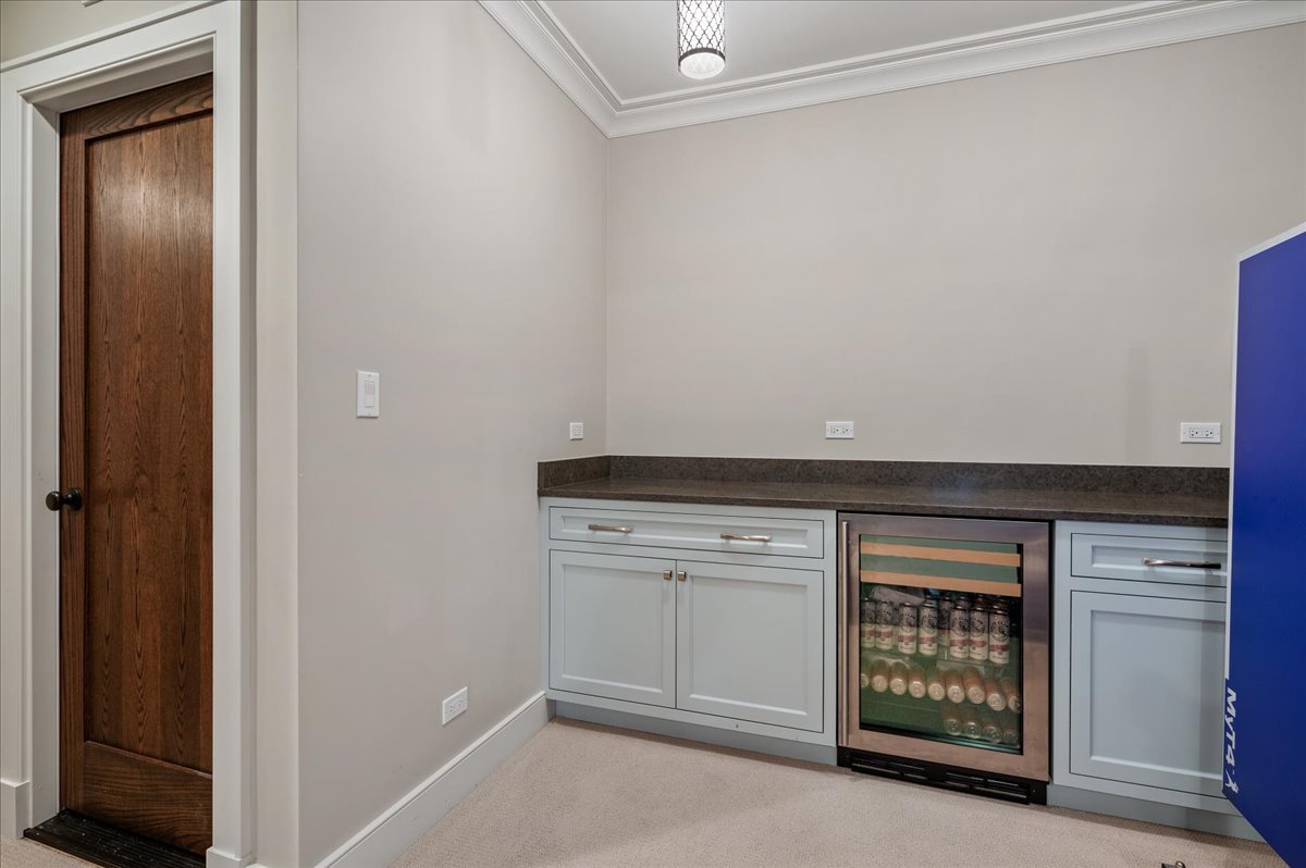 1503 Edgewood Lane Winnetka, IL 60093 - Photo 35 of 46 a view of an empty room with closet and a window