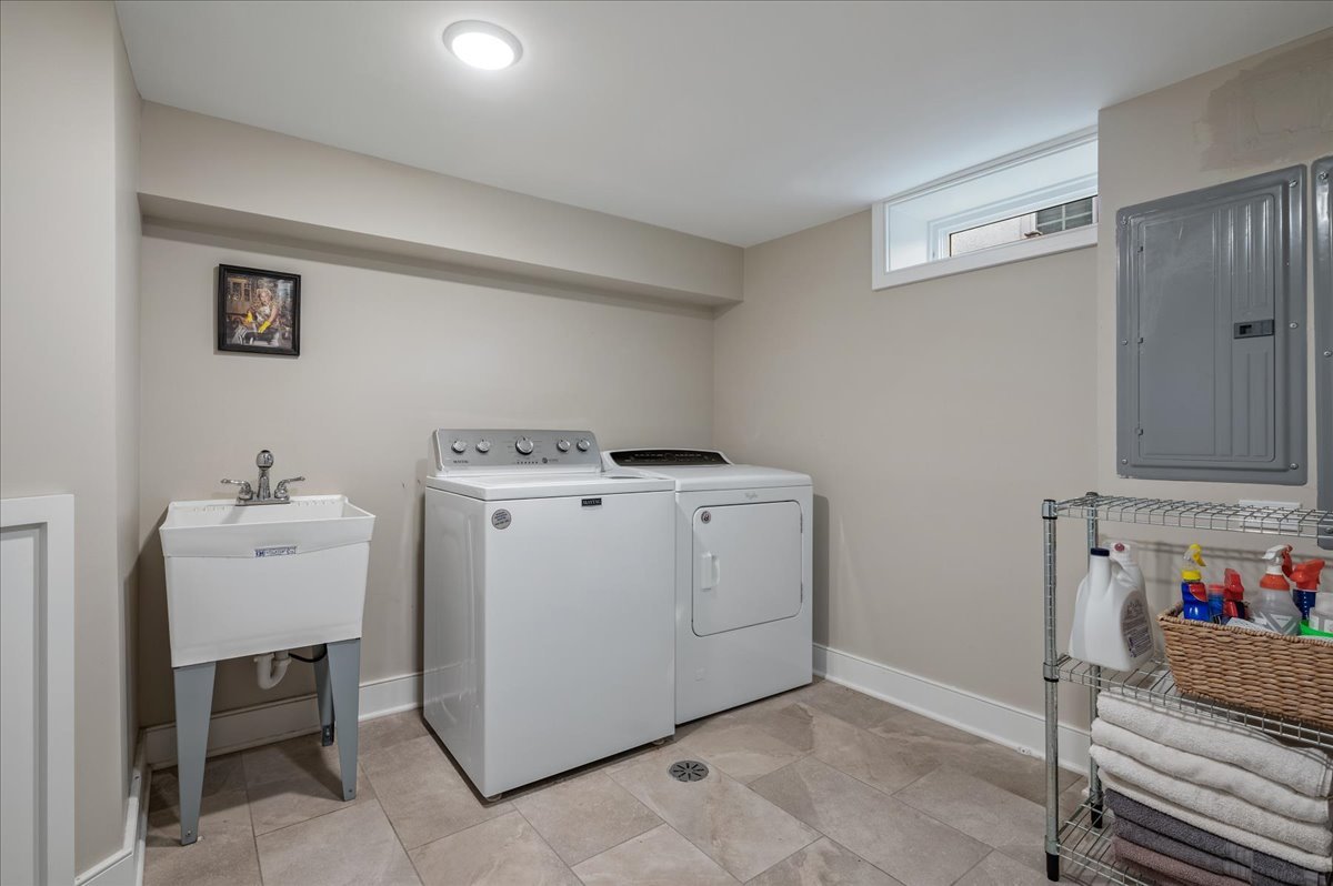 1503 Edgewood Lane Winnetka, IL 60093 - Photo 36 of 46 a utility room with dryer and washer