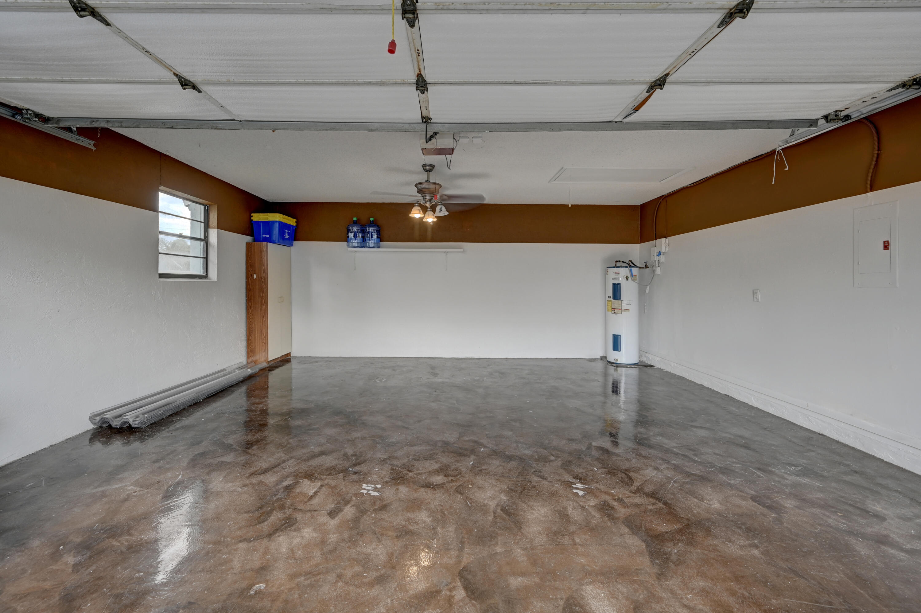 23328 Southwest 58th Avenue, Unit C Boca Raton, FL 33428 - Photo 33 of 35 en empty room with windows