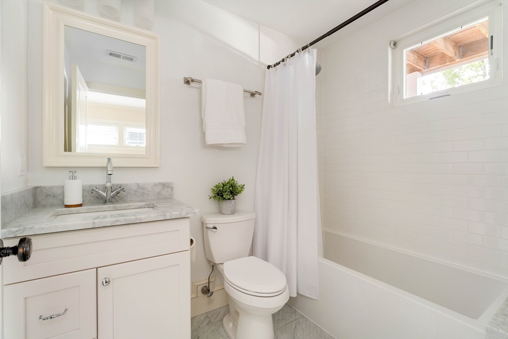 114 Davis Avenue, Unit 2 Brookline, MA 02445 - Photo 9 of 20