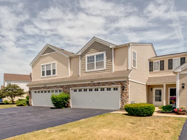 $289,000 | 1916 Cobblestone Drive, Carpentersville, IL 60110