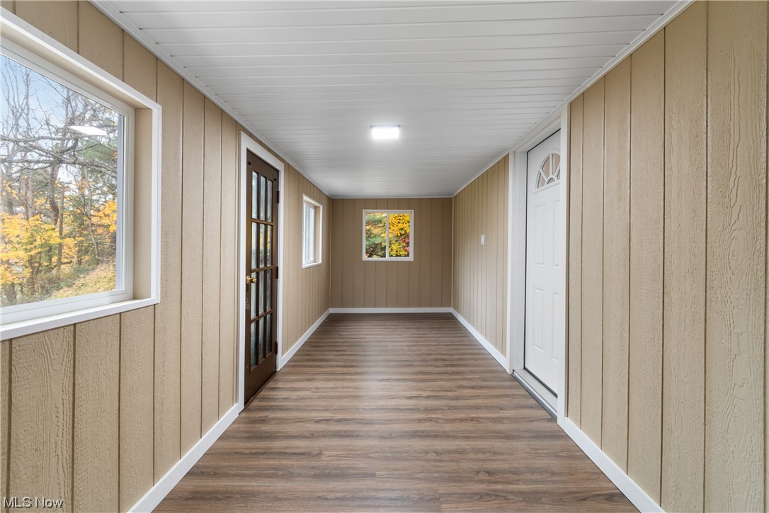 916 Renninger Road Akron, OH 44319 - Photo 5 of 31 View of unfurnished sunroom