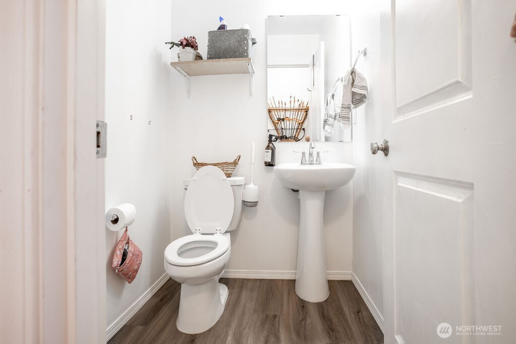 105 Johnson Road South Winlock, WA 98596 - Photo 21 of 32 a bathroom with a toilet and a sink