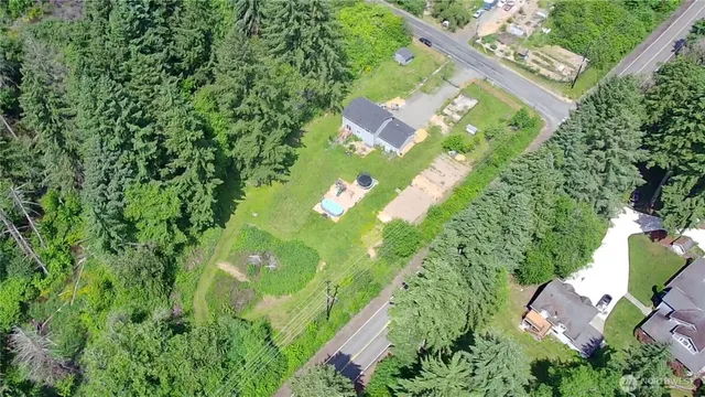 an aerial view of a yard