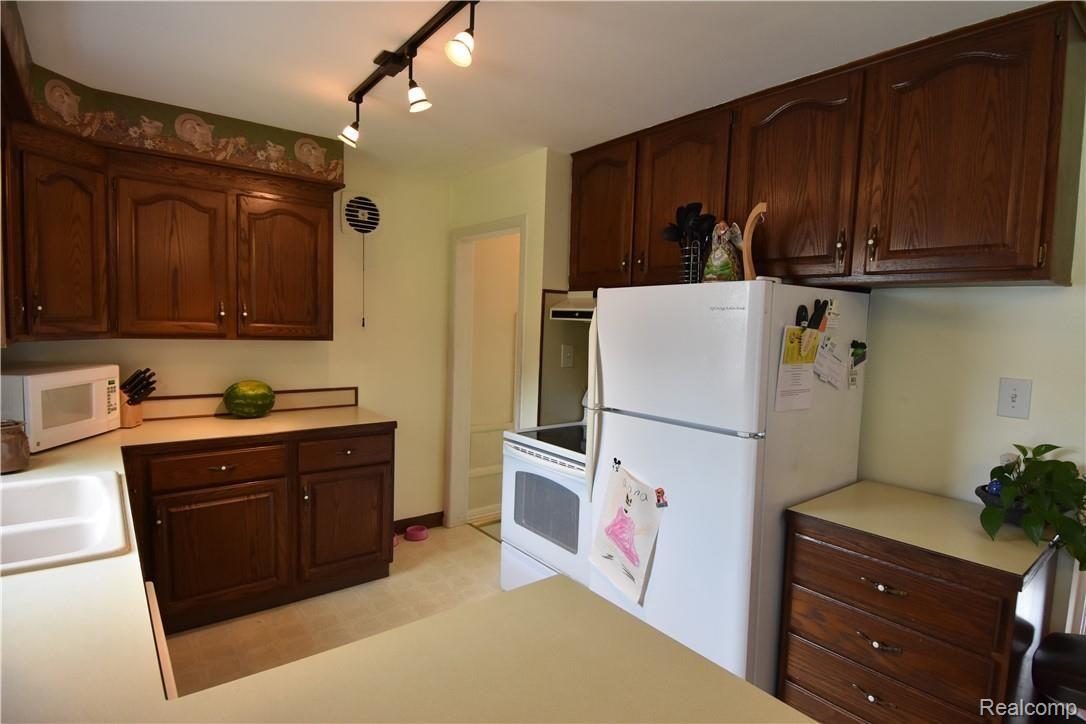 1216 West Bristol Road Flint, MI 48507 - Photo 13 of 33 DSC_1626.JPG