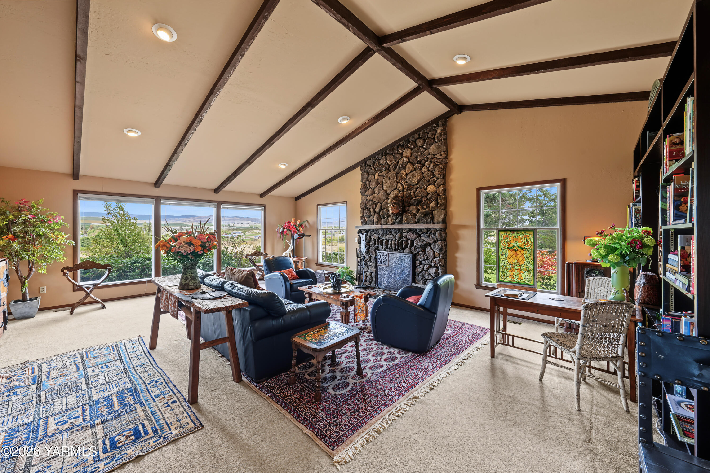 1180 Dilley Road Tieton, WA 98947 - Photo 5 of 42 27_living-room