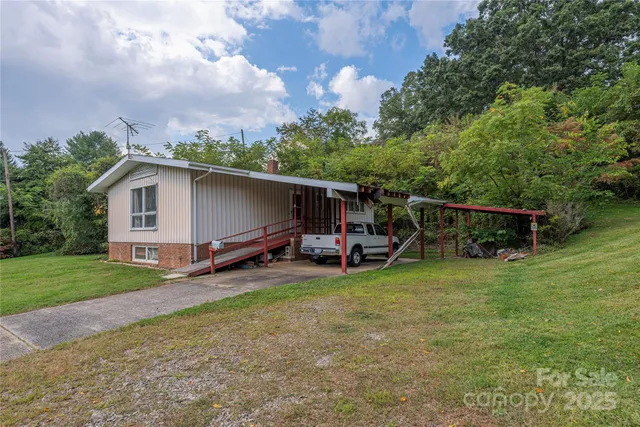 $250,000 | 1701 Old Clyde Road, Clyde, NC 28721