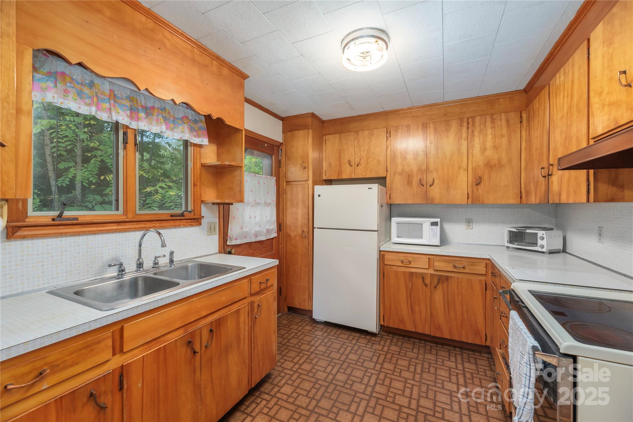 1701 Old Clyde Road Clyde, NC 28721 - Photo 5 of 16