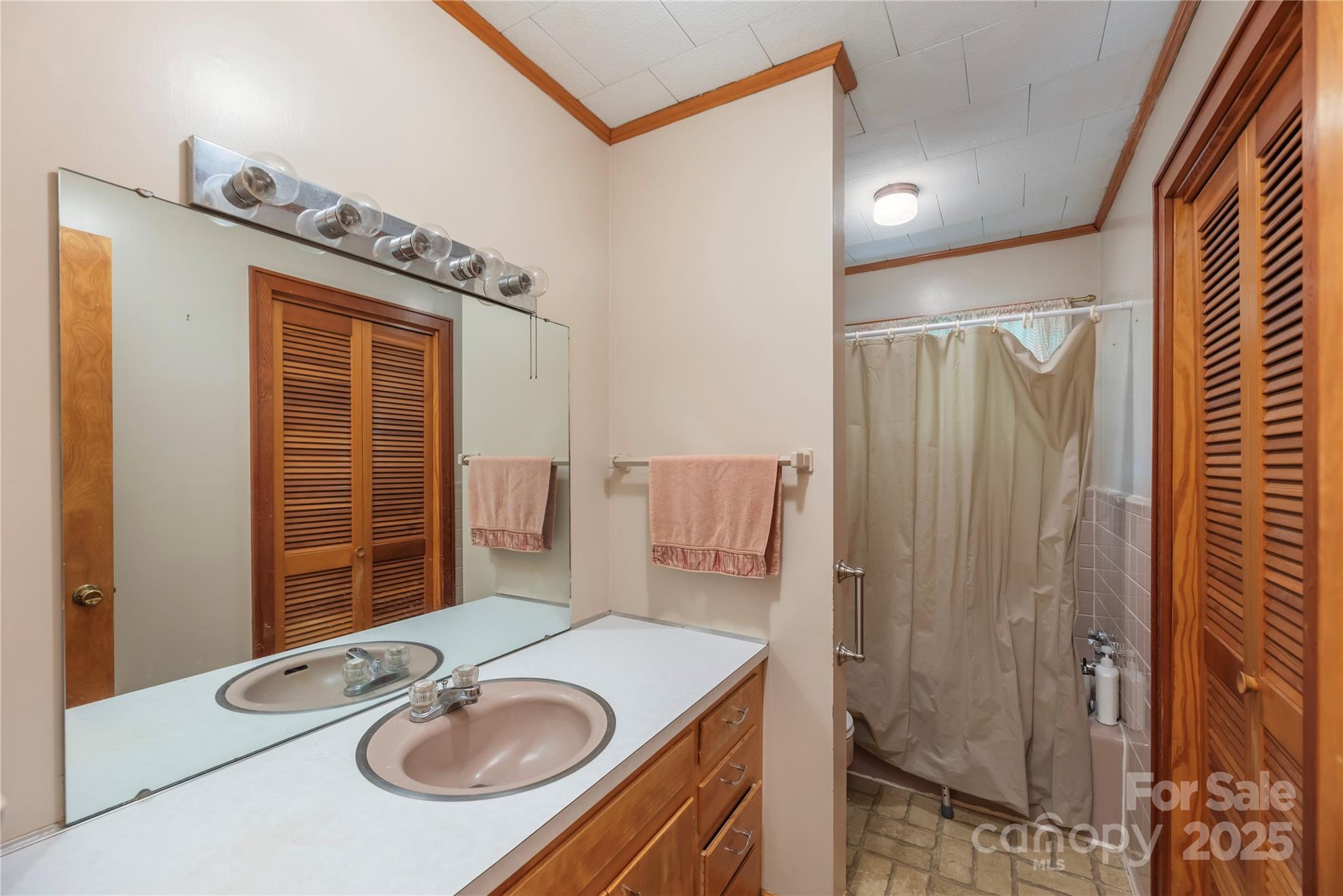 1701 Old Clyde Road Clyde, NC 28721 - Photo 7 of 16