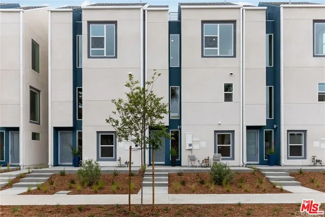 $5,000 | 4821 1/2 Craner Avenue, North Hollywood, CA 91601