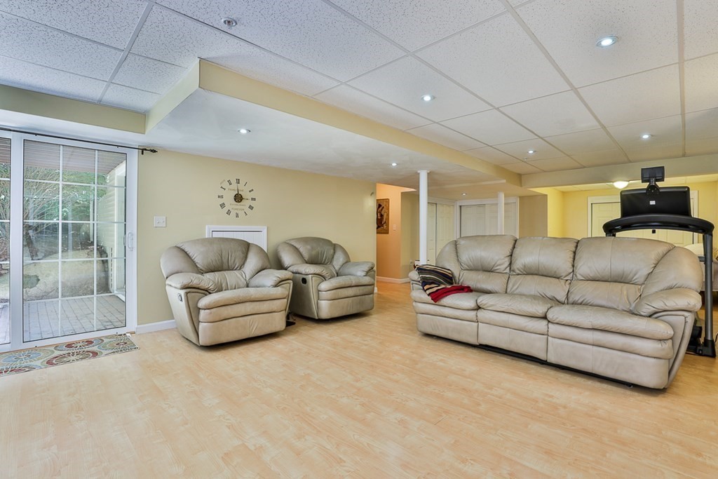 34 Jonathan Circle, Unit 34 Merrimack, NH 03054 - Photo 28 of 35 Gallery Image 28