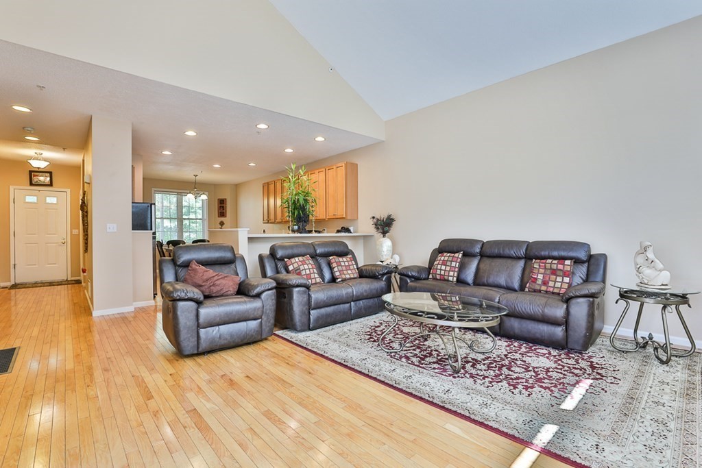 34 Jonathan Circle, Unit 34 Merrimack, NH 03054 - Photo 10 of 35 Gallery Image 10