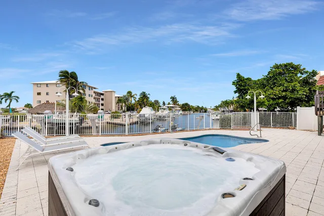 $3,250,000 | 435 Sombrero Beach Road, Marathon, FL 33050