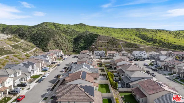 $1,250,000 | 18130 Radiance Lane, Santa Clarita, CA 91350