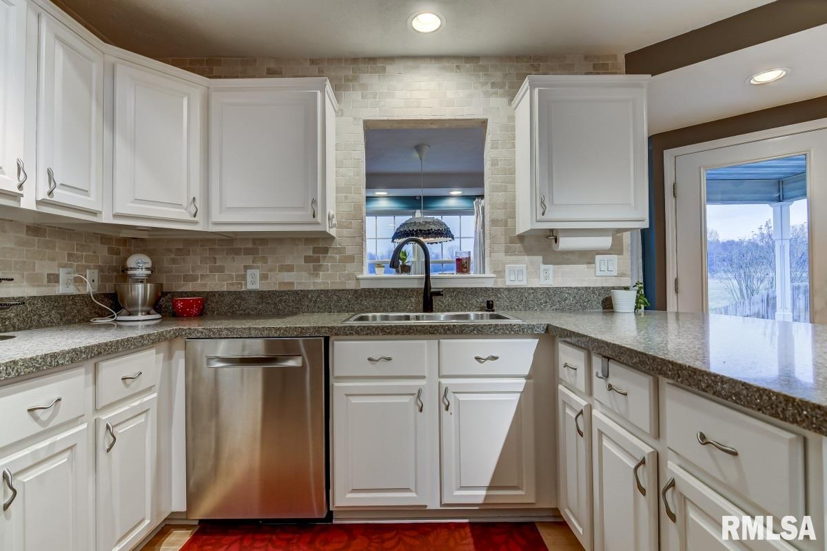 3725 Carney Boulevard Springfield, IL 62712 - Photo 5 of 46 Gallery Image 5