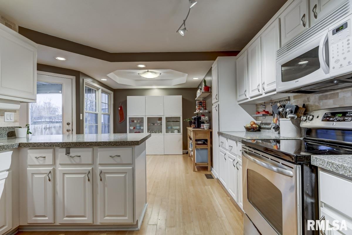 3725 Carney Boulevard Springfield, IL 62712 - Photo 8 of 46 Gallery Image 8