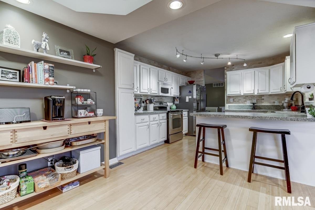 3725 Carney Boulevard Springfield, IL 62712 - Photo 10 of 46 Gallery Image 10