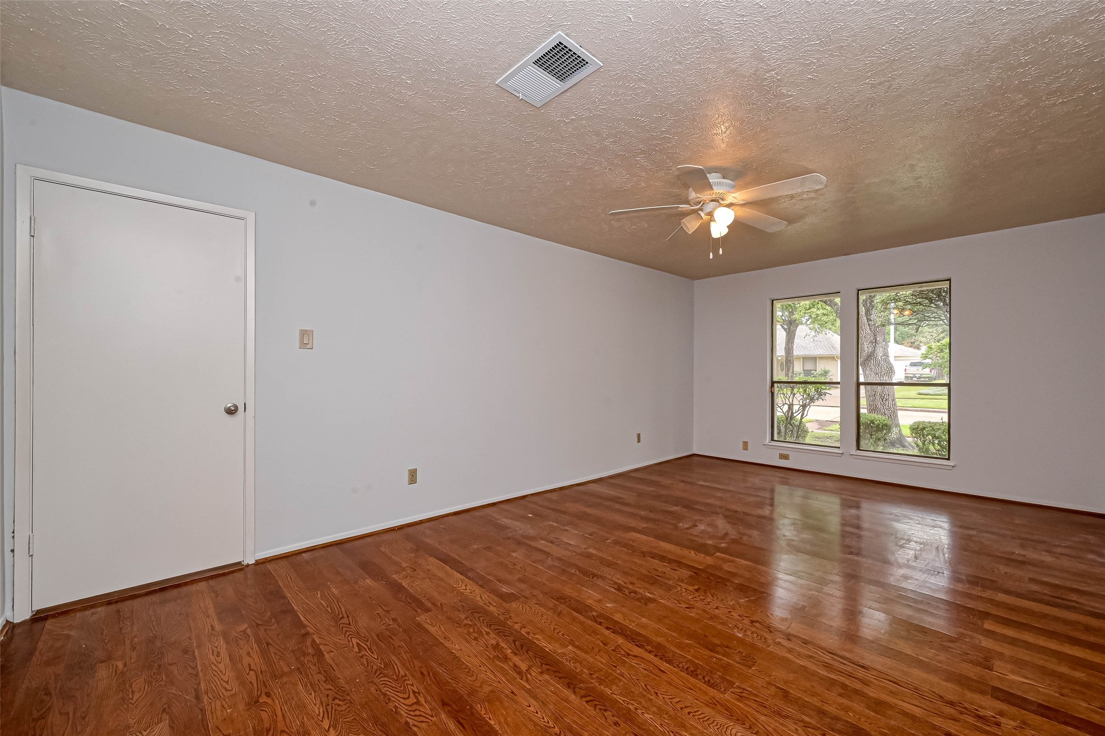 2831 Pecan Ridge Drive Sugar Land, TX 77479 - Photo 24 of 44 1st floor primary bedroom (1)