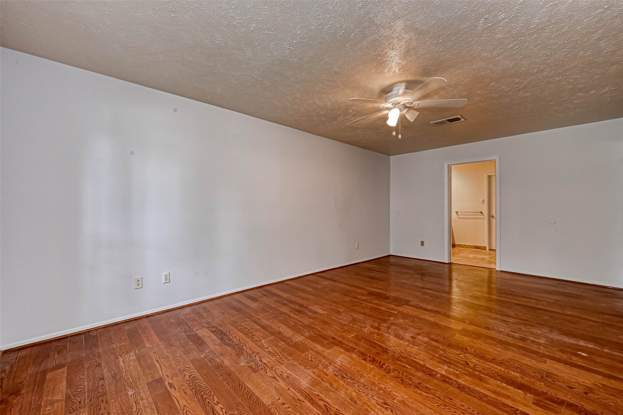 2831 Pecan Ridge Drive Sugar Land, TX 77479 - Photo 26 of 44 1st floor primary bedroom (3)