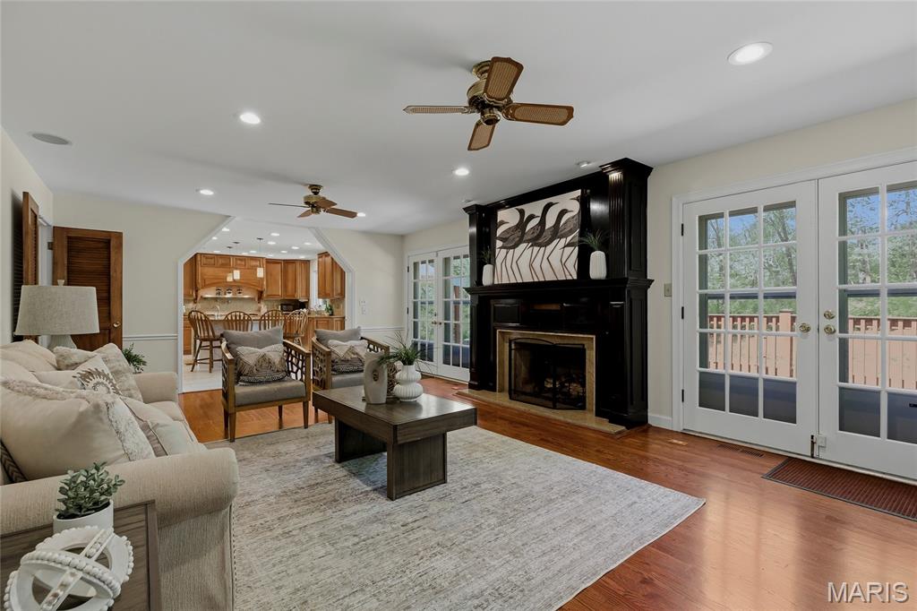 16 Williamsburg Road Creve Coeur, MO 63141 - Photo 10 of 51 Gallery Image 10