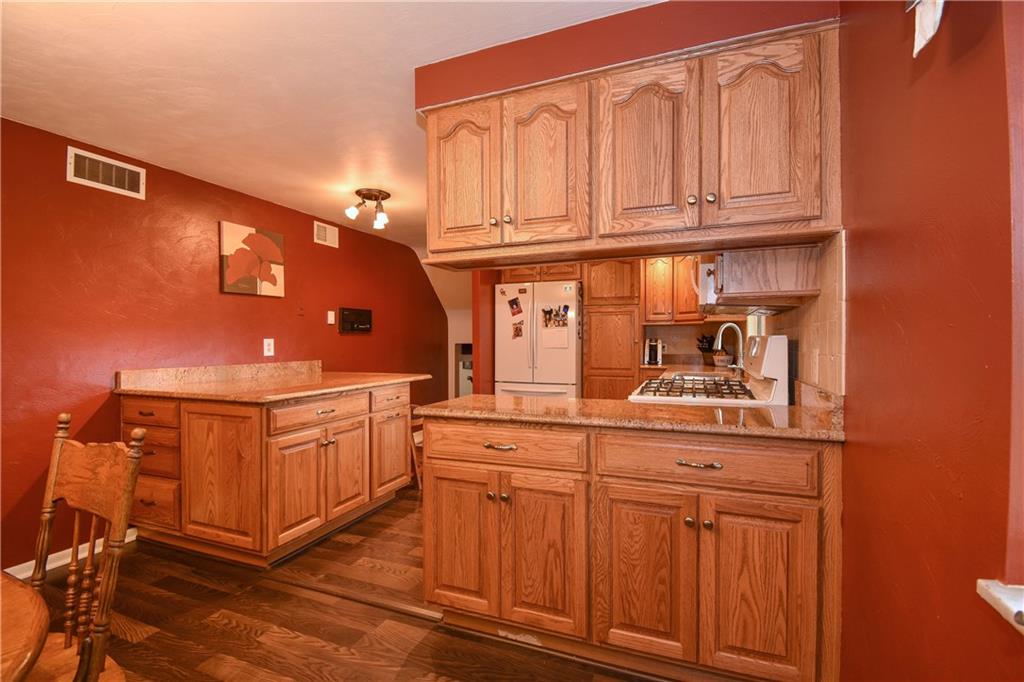 5210 Meadowcrest Road Baldwin, PA 15236 - Photo 9 of 23 Gallery Image 9