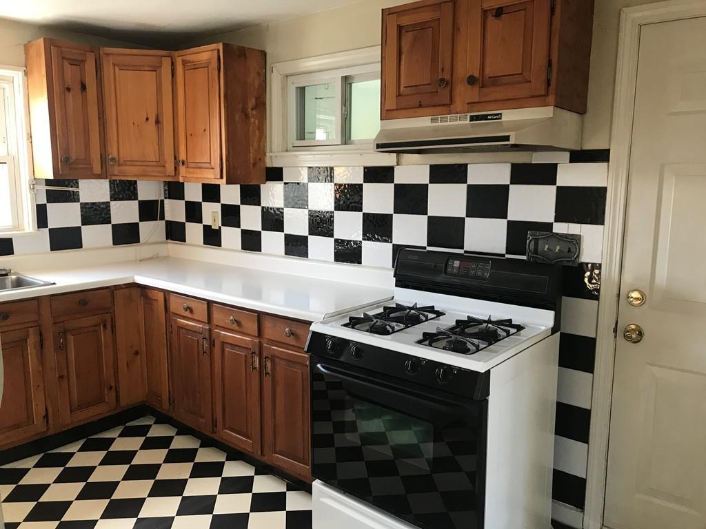 71 Stanhope Road Springfield, MA 01109 - Photo 11 of 32 Gallery Image 11