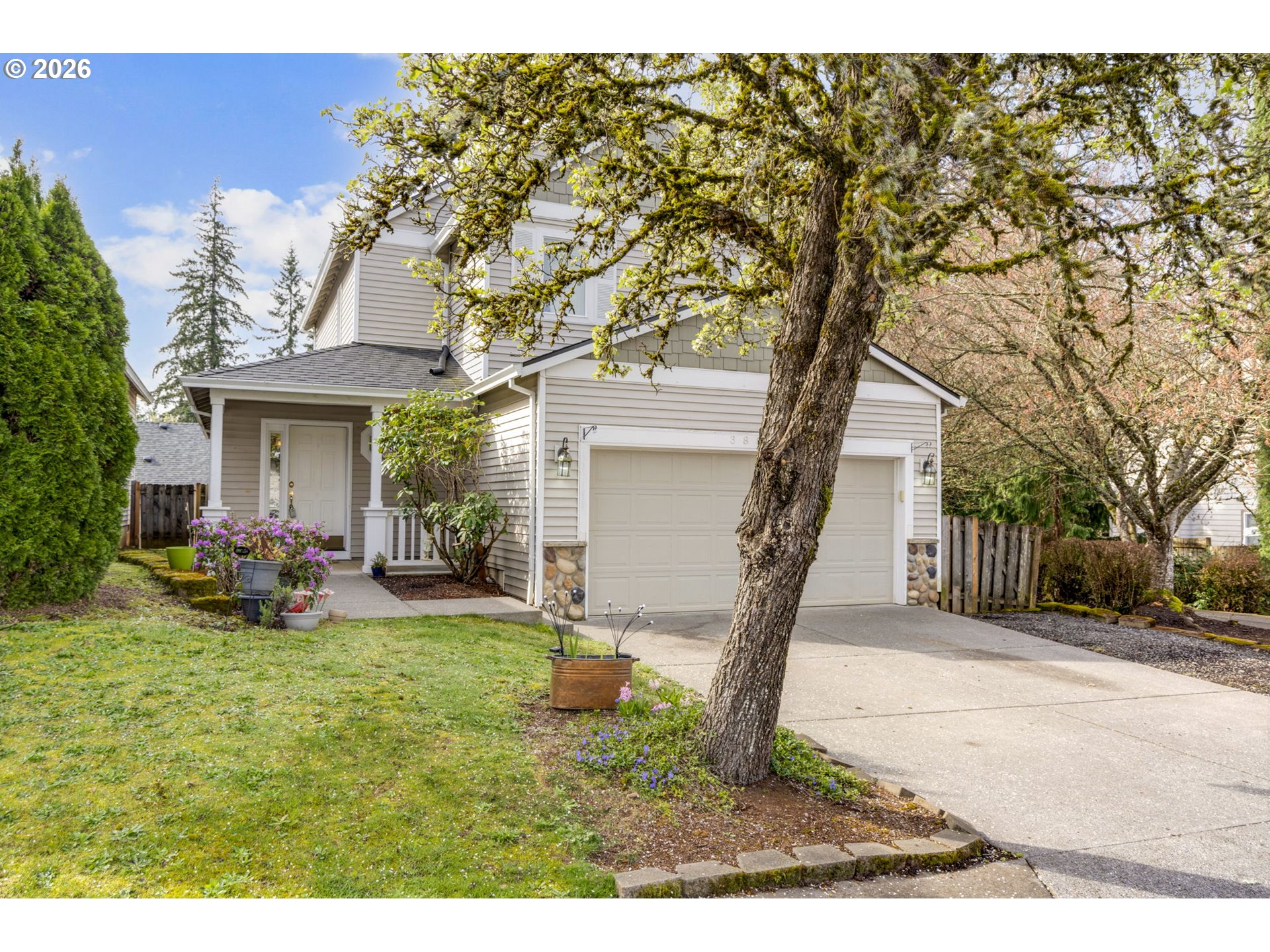 38882 Haskins Street Sandy, OR 97055 - Photo 2 of 46 a front view of a house with garden