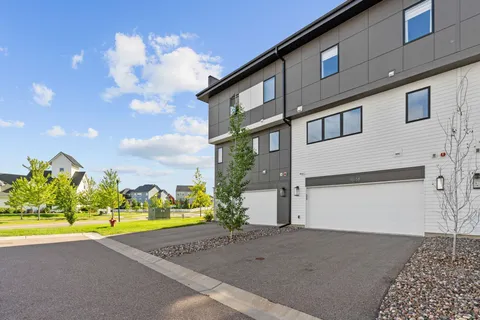 $435,000 | 16158 Eagleview Drive, Lakeville, MN 55044