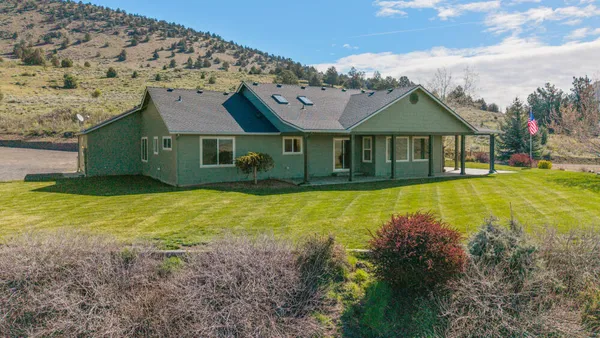 $985,000 | 12445 Highway 140, Klamath Falls, OR 97603