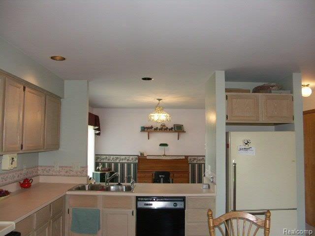 9601 Dolan Road Columbus, MI 48063 - Photo 21 of 21 se thru kitchen