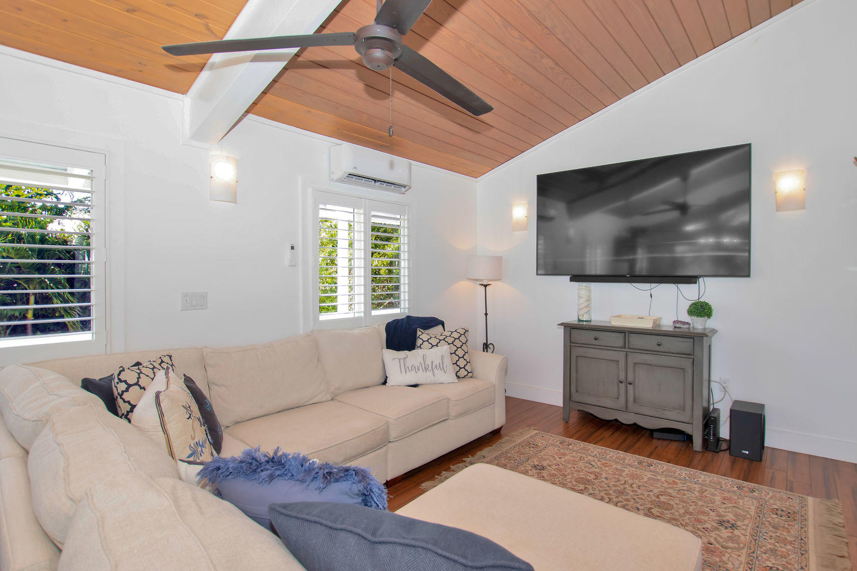 143 Columbus Drive Islamorada, FL 33036 - Photo 22 of 47 Living area