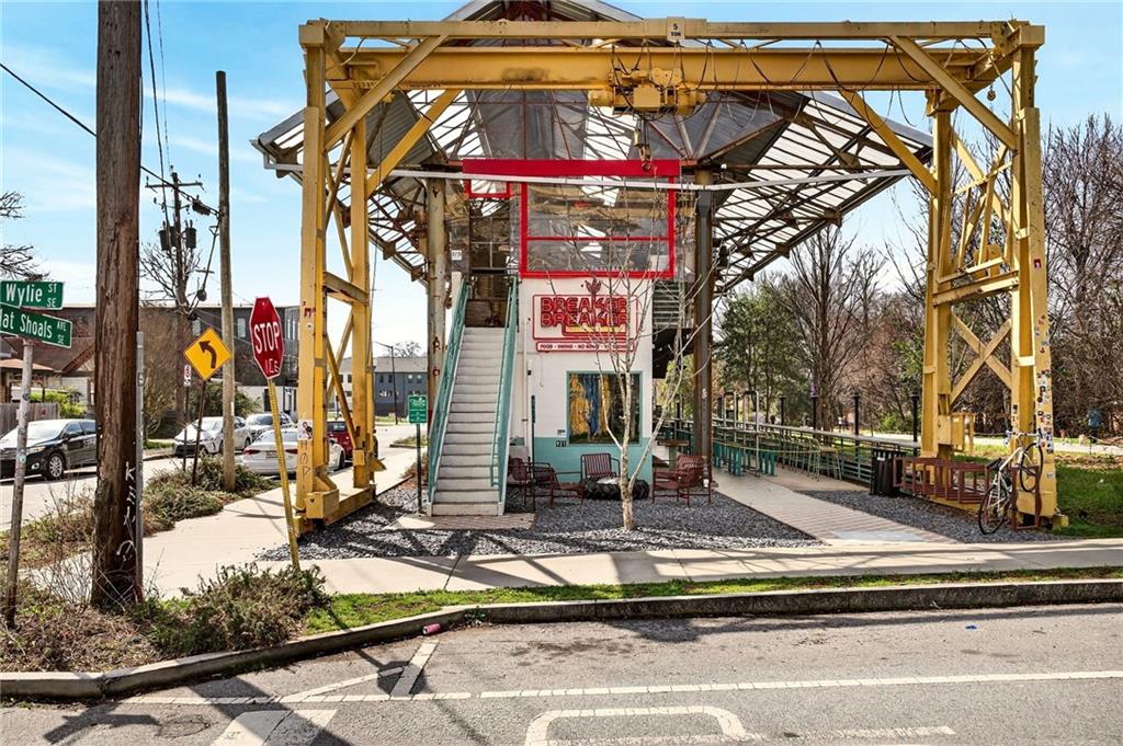 1036 Wylie Street Southeast Atlanta, GA 30316 - Photo 23 of 31 a view of a building with traffic signal lights