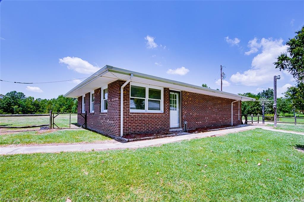4633 Peace Road Trinity, NC 27370 - Photo 5 of 28 2 car detached with office space/storage space