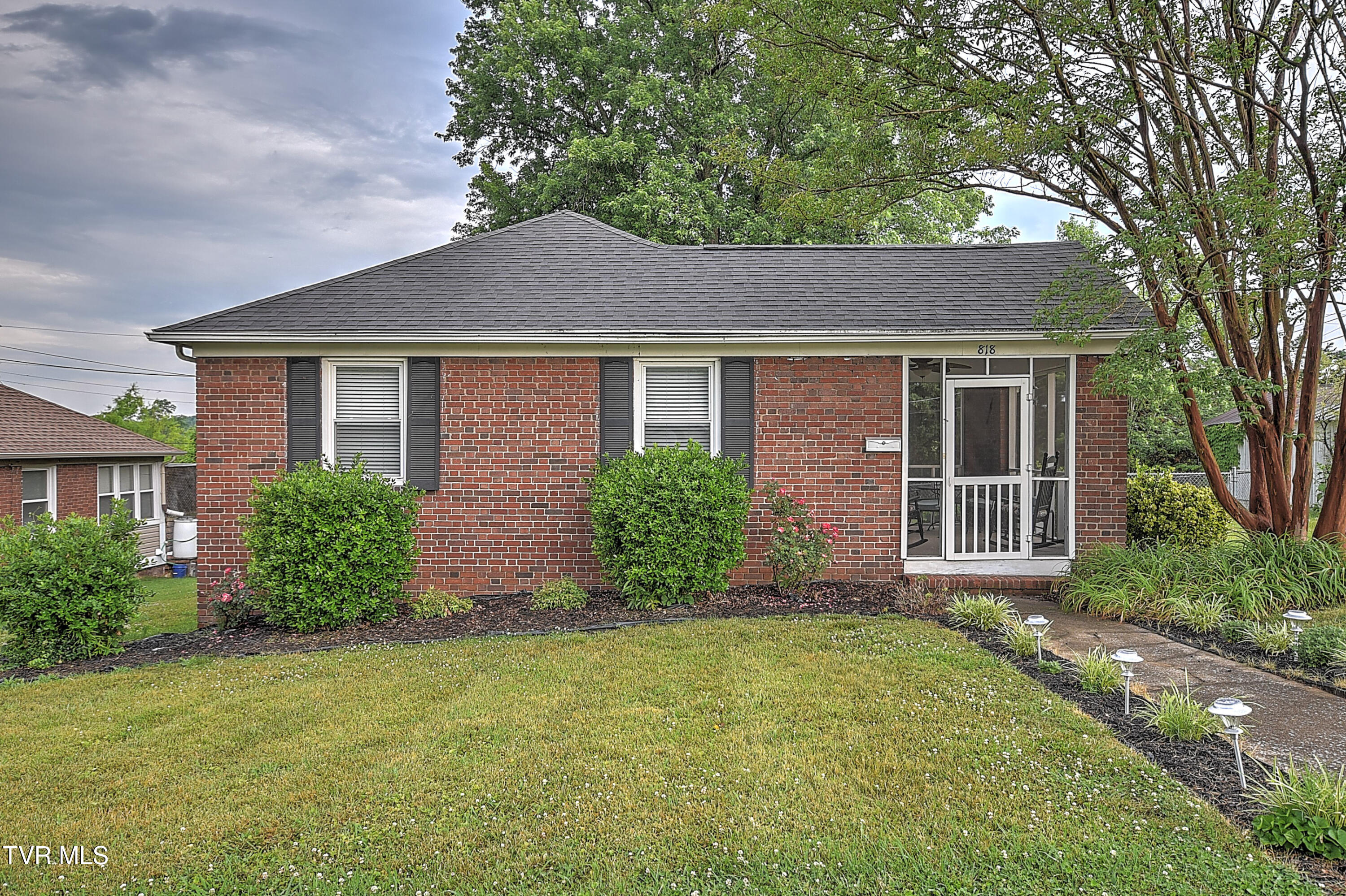 818 Birch Street Kingsport, TN 37664 - Photo 2 of 37 818 Birch BJ-2