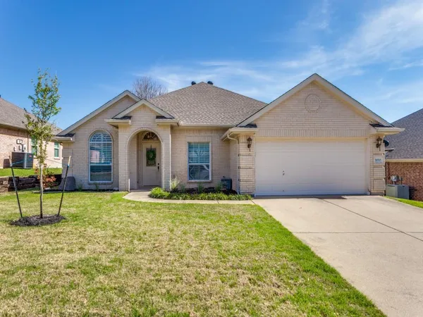 $390,000 | 10505 Stonehill Drive, Benbrook, TX 76126