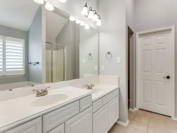$390,000 | 10505 Stonehill Drive, Benbrook, TX 76126