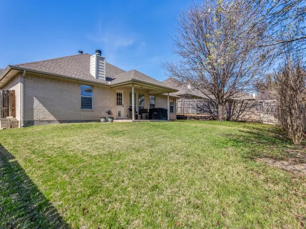 $390,000 | 10505 Stonehill Drive, Benbrook, TX 76126