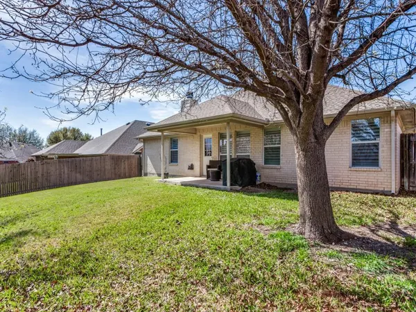 $390,000 | 10505 Stonehill Drive, Benbrook, TX 76126