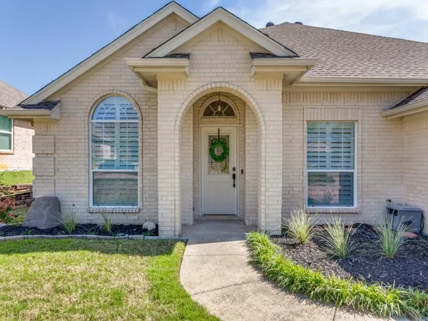 $390,000 | 10505 Stonehill Drive, Benbrook, TX 76126