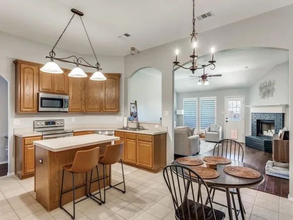 $390,000 | 10505 Stonehill Drive, Benbrook, TX 76126