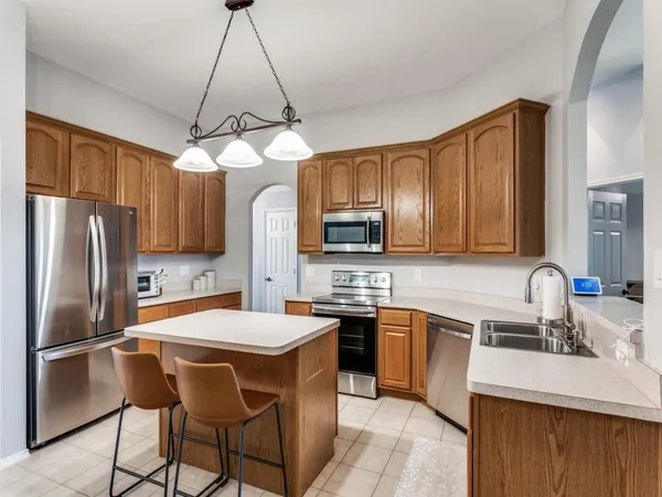 $390,000 | 10505 Stonehill Drive, Benbrook, TX 76126