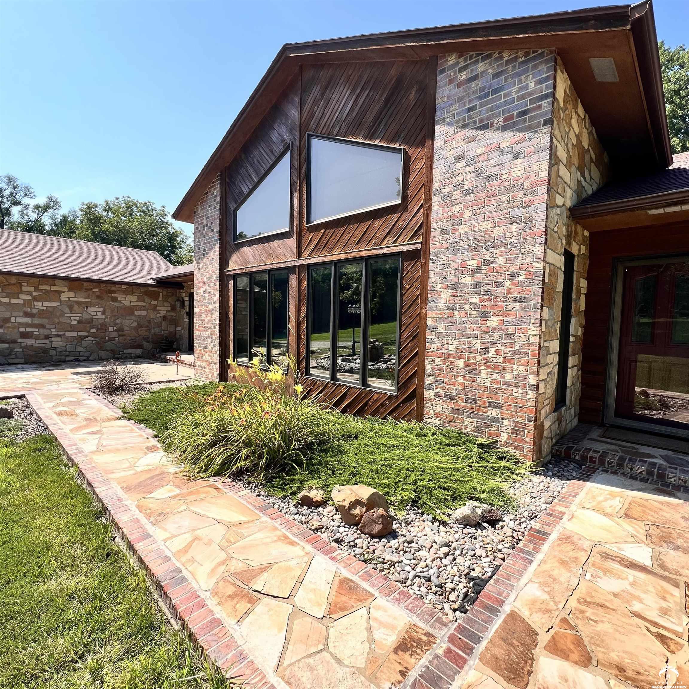 3840 Northeast Kimball Road Topeka, KS 66617 - Photo 2 of 38