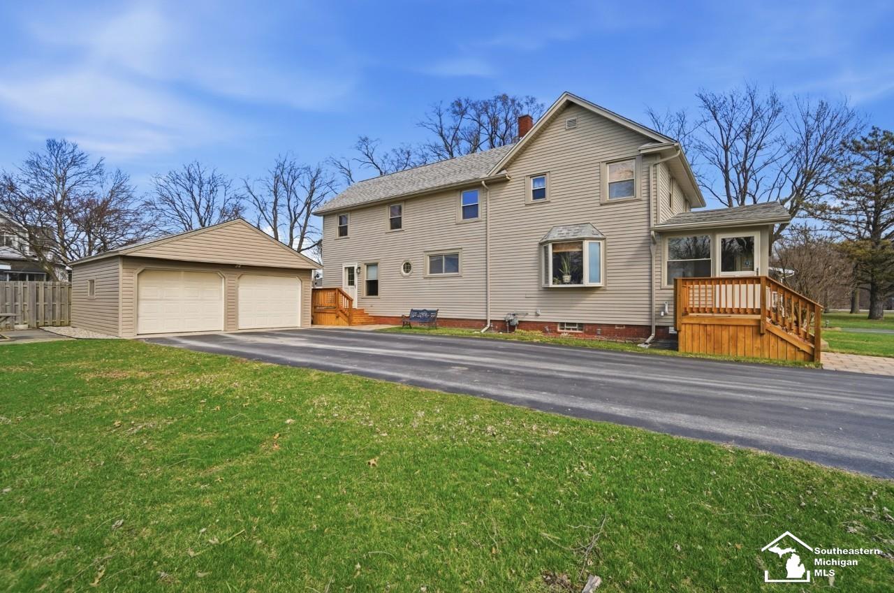 924 Hawthorn Street Temperance, MI 48182 - Photo 9 of 61