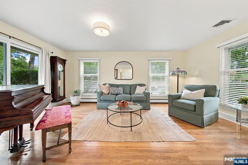 163 Cottage Road Wyckoff, NJ 07481 - Photo 17 of 35 Gallery Image 17